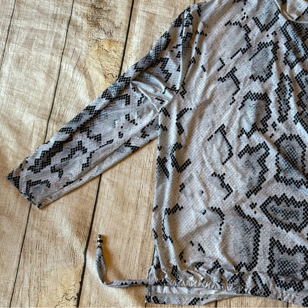 SUNSENSE by JAMIE SADOCK Ultralight Gray Black Snakeskin Print Sz XL Longsleeve - Picture 2 of 13